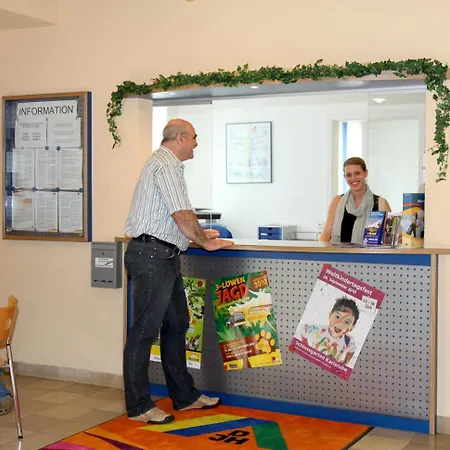 Hostel Jugendherberge Karlsruhe *